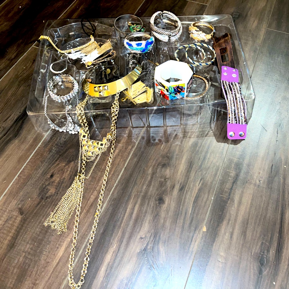 Entire box of Costume Jewelry!! Includes over 20 pieces!!